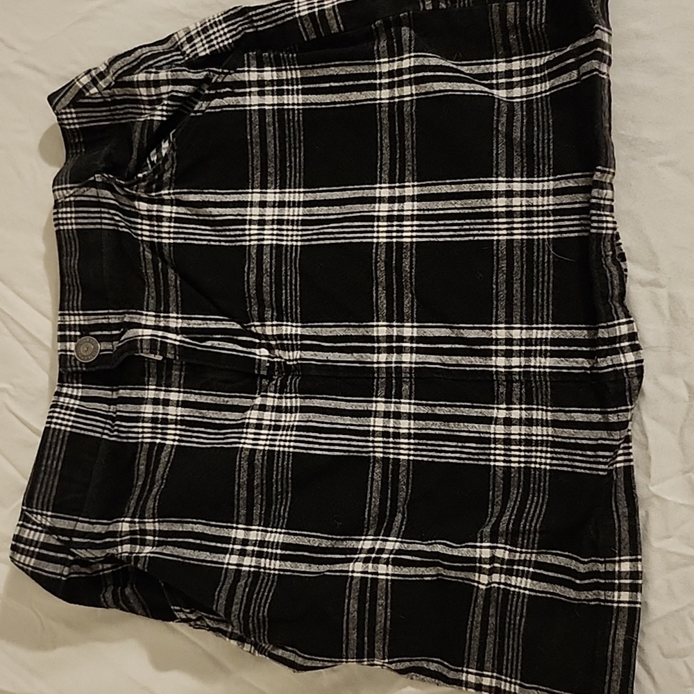Hollister Plaid Black & White Skirt
